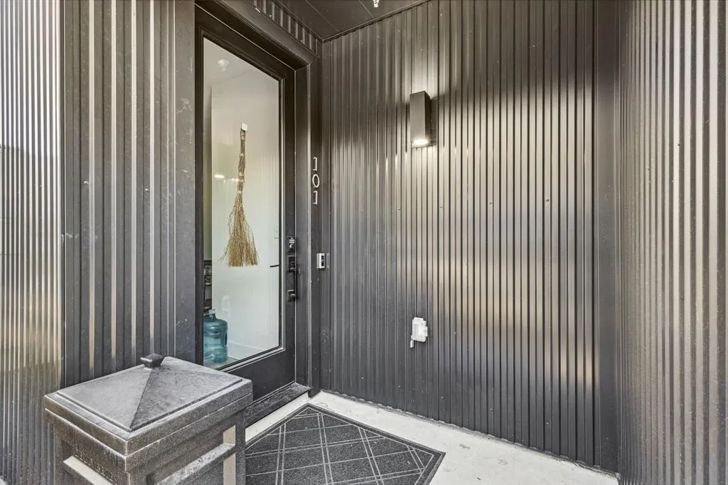 2916 Hawthorne Avenue, #101