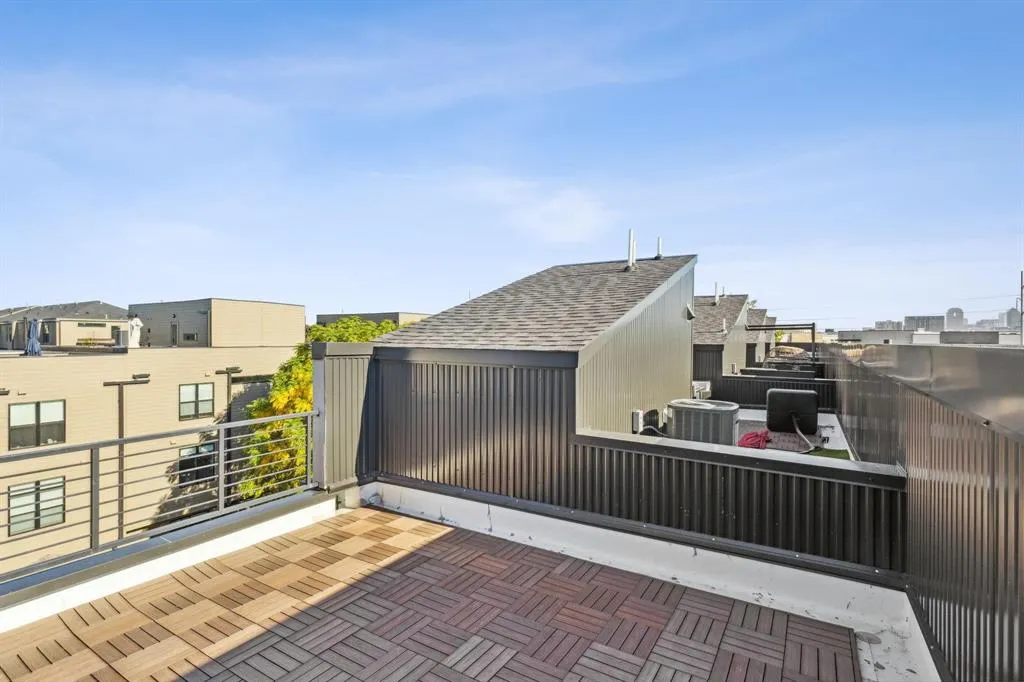 2916 Hawthorne Avenue, #101