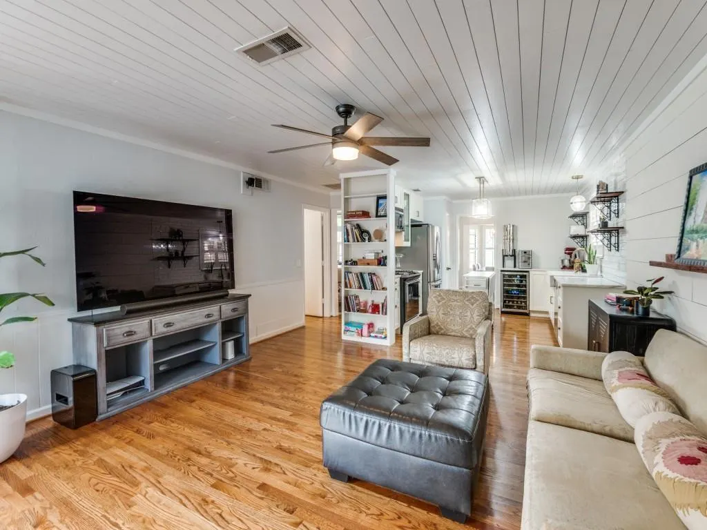 9510 Larchwood Drive