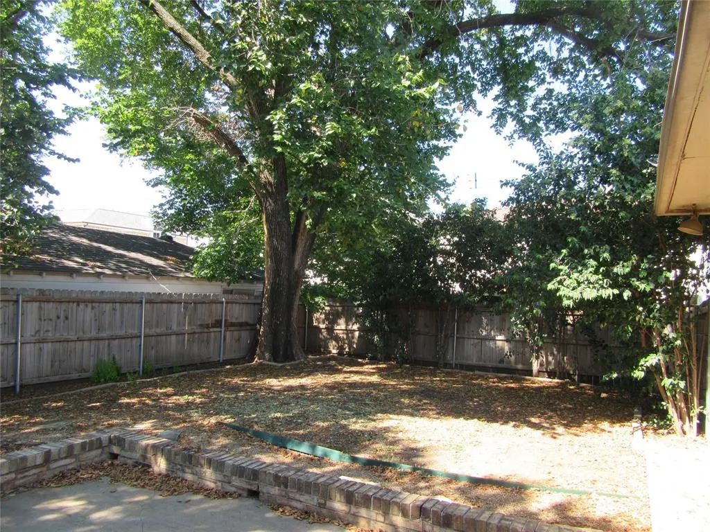 6639 Del Norte Lane
