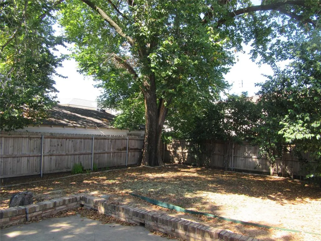 6639 Del Norte Lane