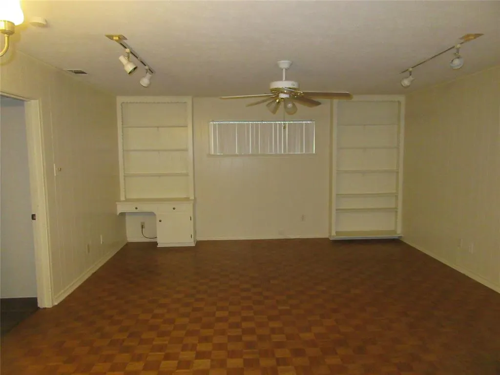 6639 Del Norte Lane