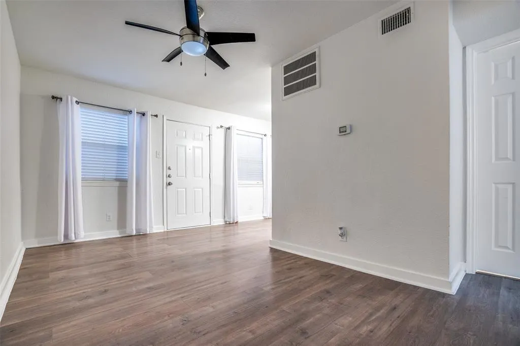 4927 San Jacinto Street, #106