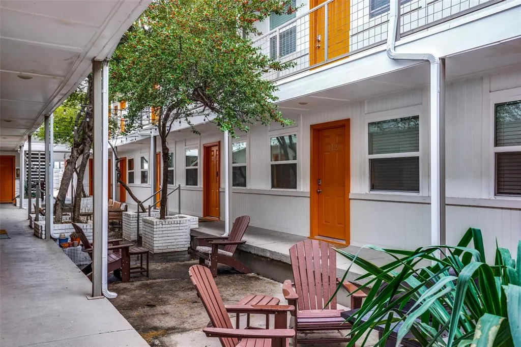 4927 San Jacinto Street, #106