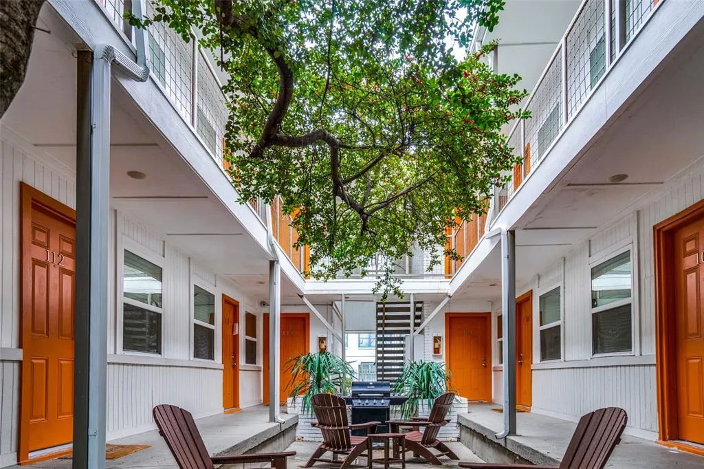 4927 San Jacinto Street, #106