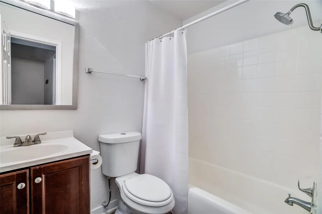 4927 San Jacinto Street, #106