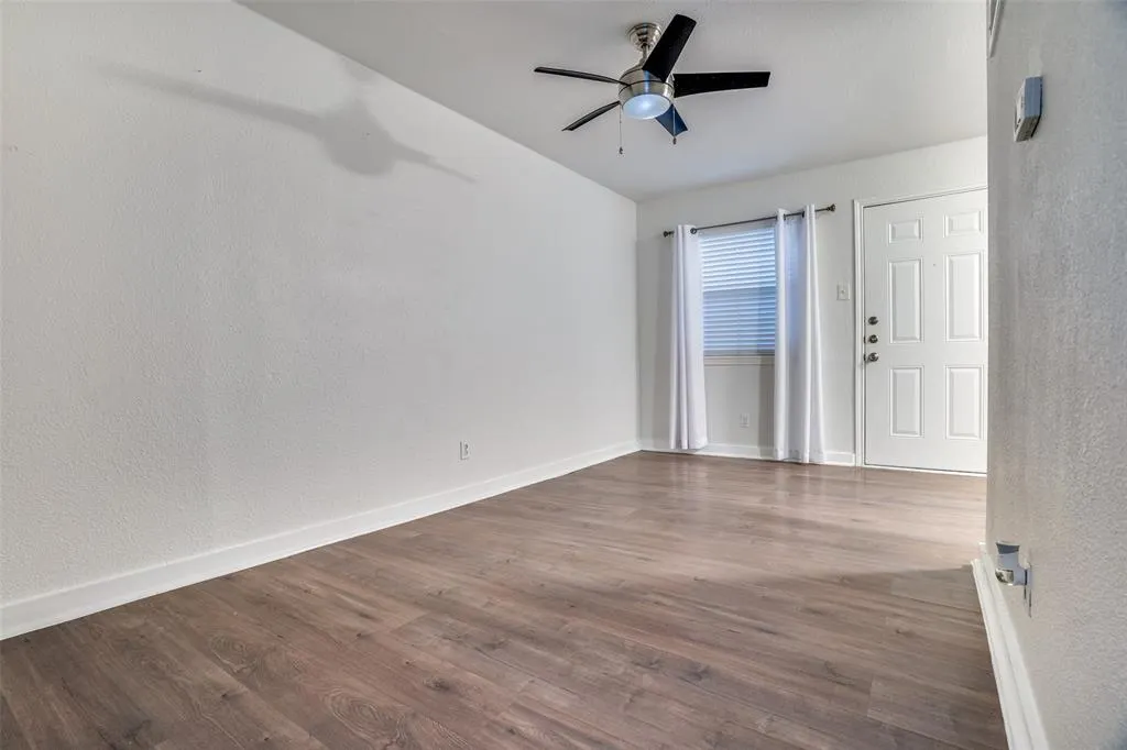 4927 San Jacinto Street, #106