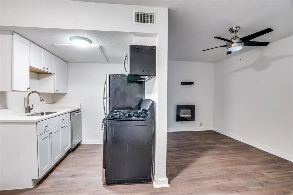 4927 San Jacinto Street, #106