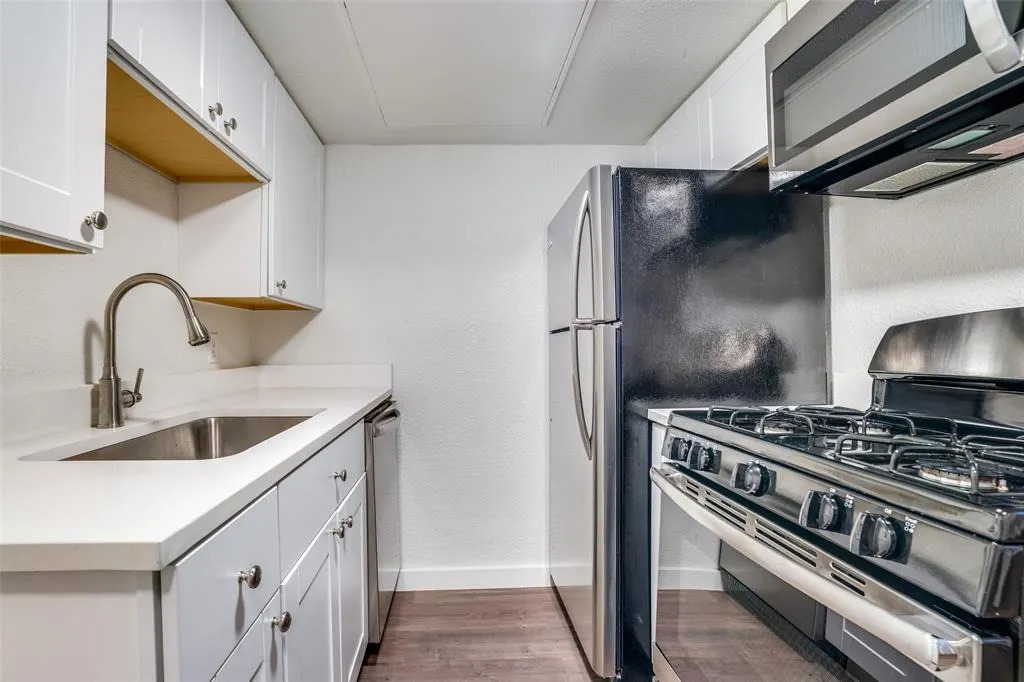 4927 San Jacinto Street, #106