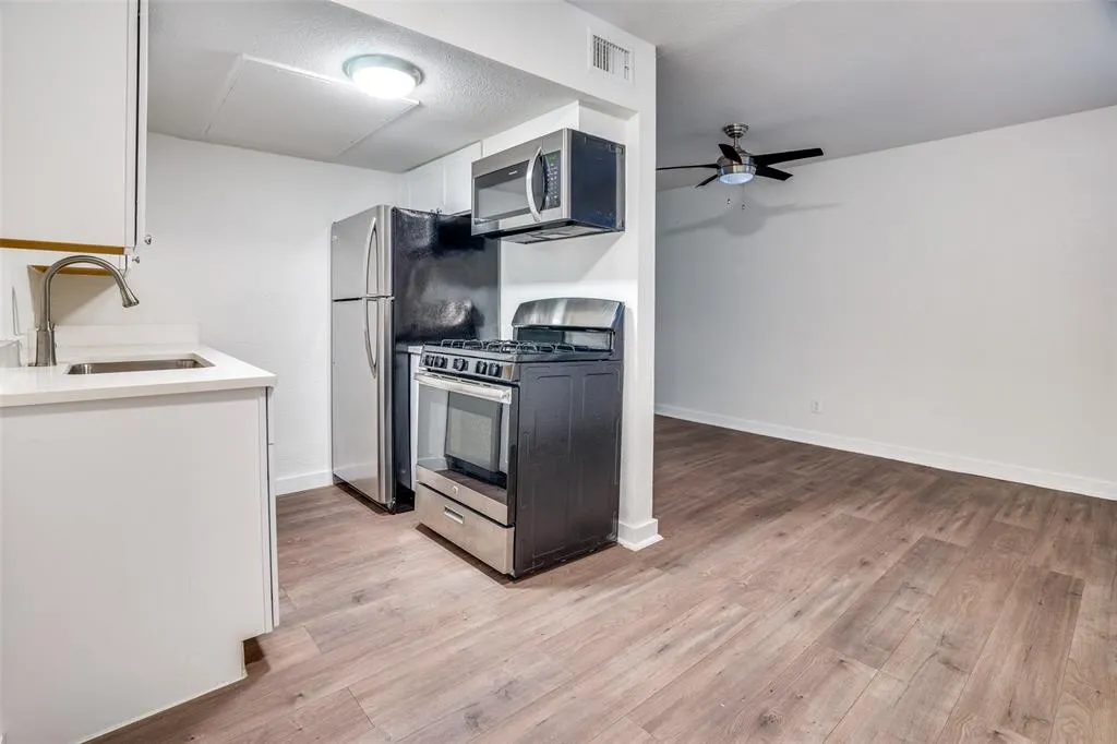 4927 San Jacinto Street, #106