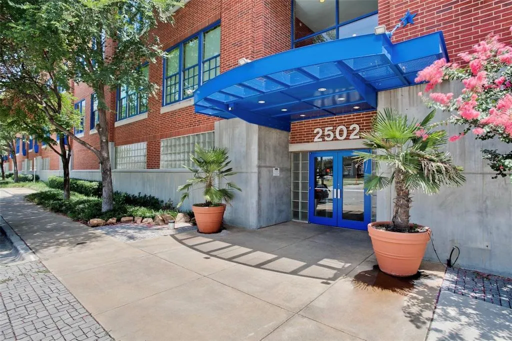 2502 Live Oak Street, #330