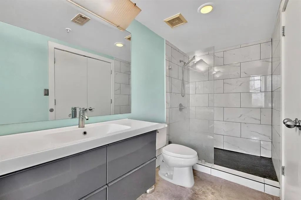 2502 Live Oak Street, #330