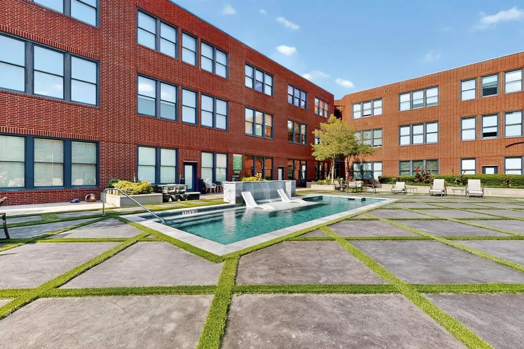 2502 Live Oak Street, #330