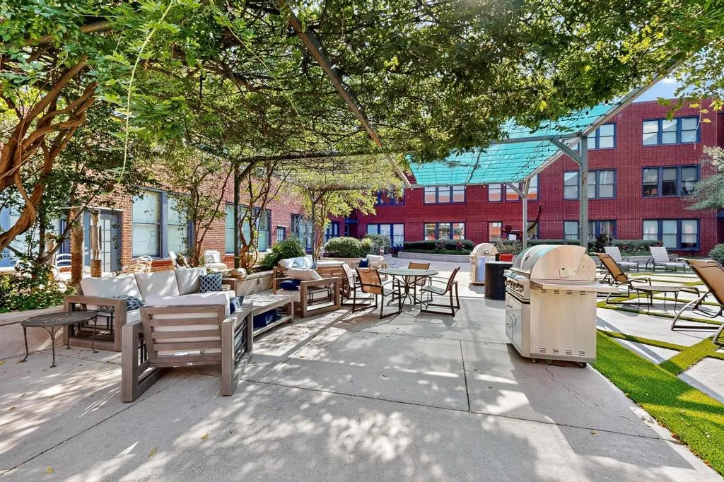 2502 Live Oak Street, #330