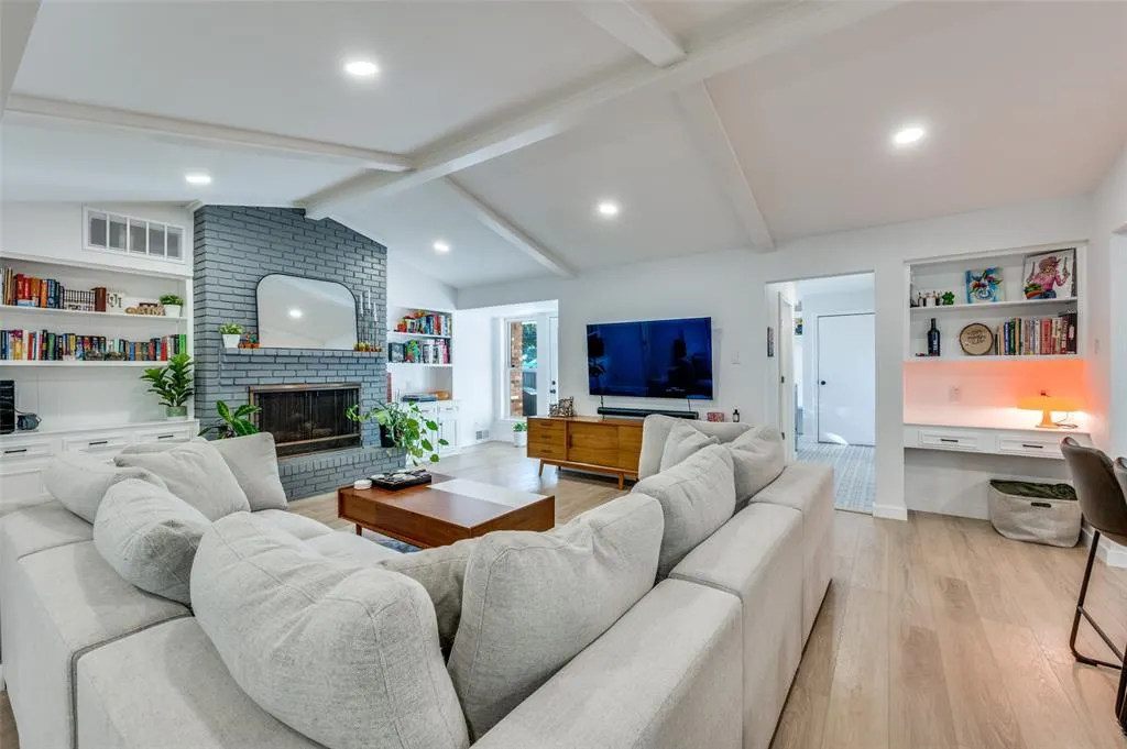 7738 La Manga Drive