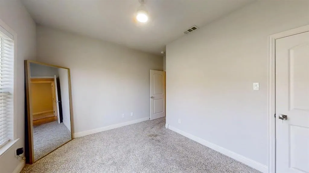 1902 LeaCrest Drive