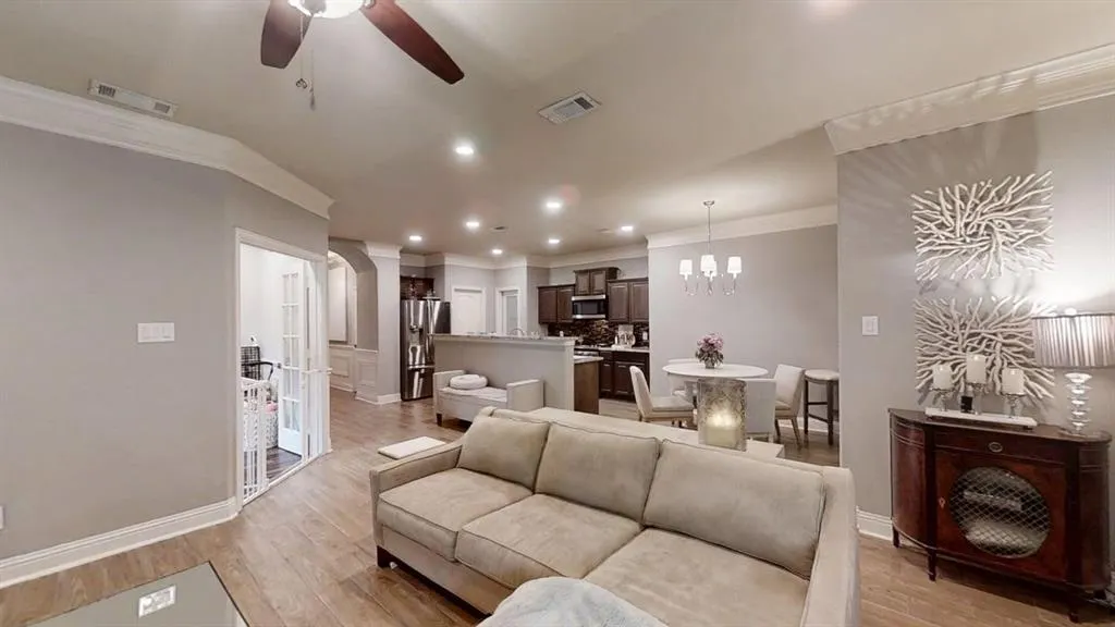 1902 LeaCrest Drive