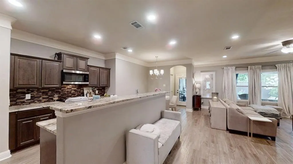 1902 LeaCrest Drive