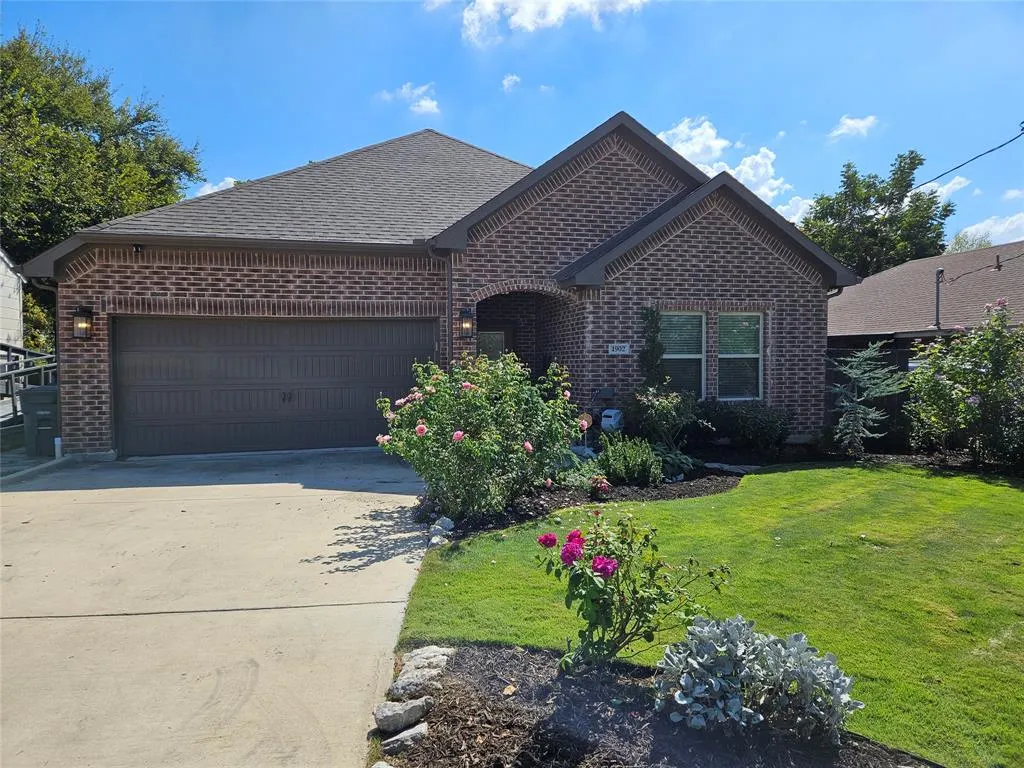 1902 LeaCrest Drive