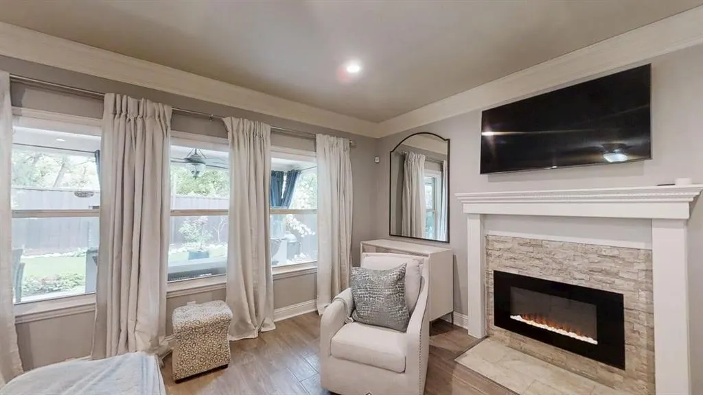 1902 LeaCrest Drive