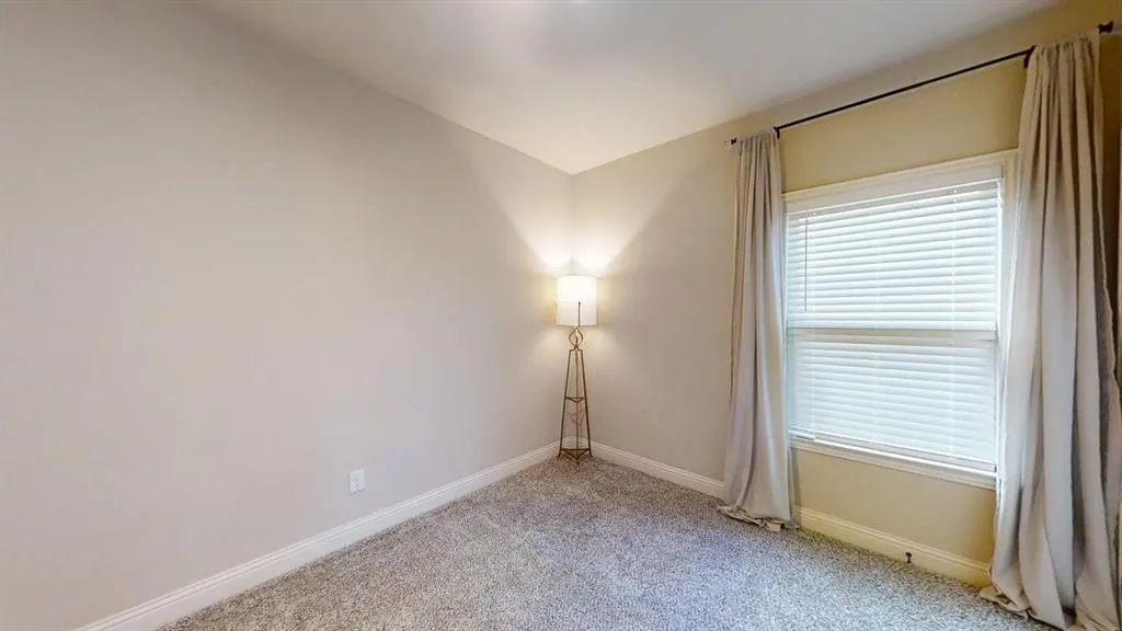 1902 LeaCrest Drive