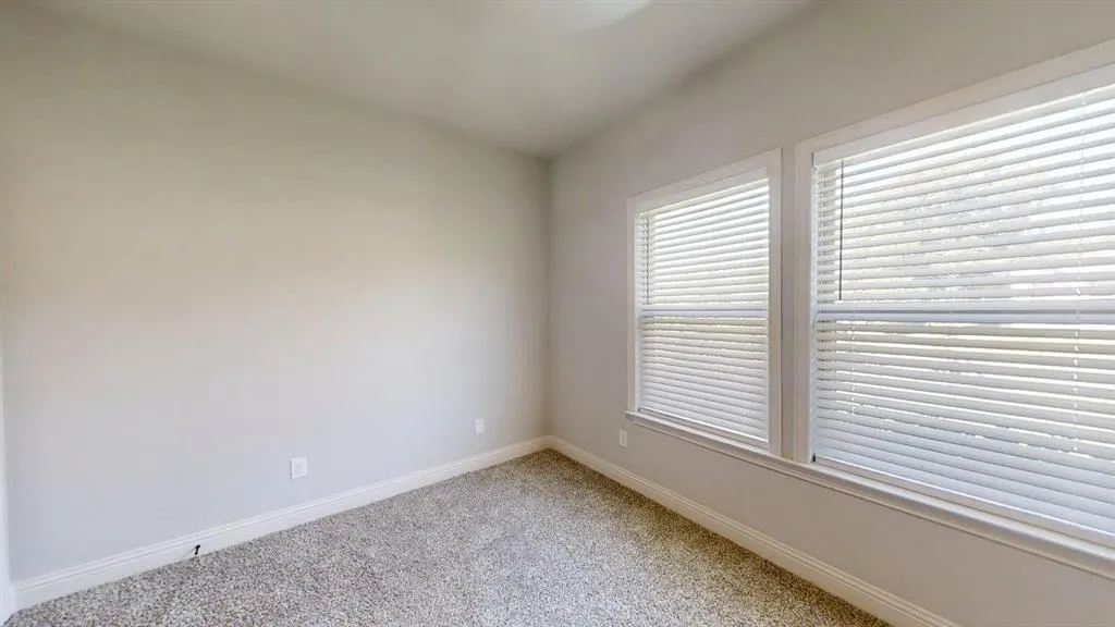 1902 LeaCrest Drive