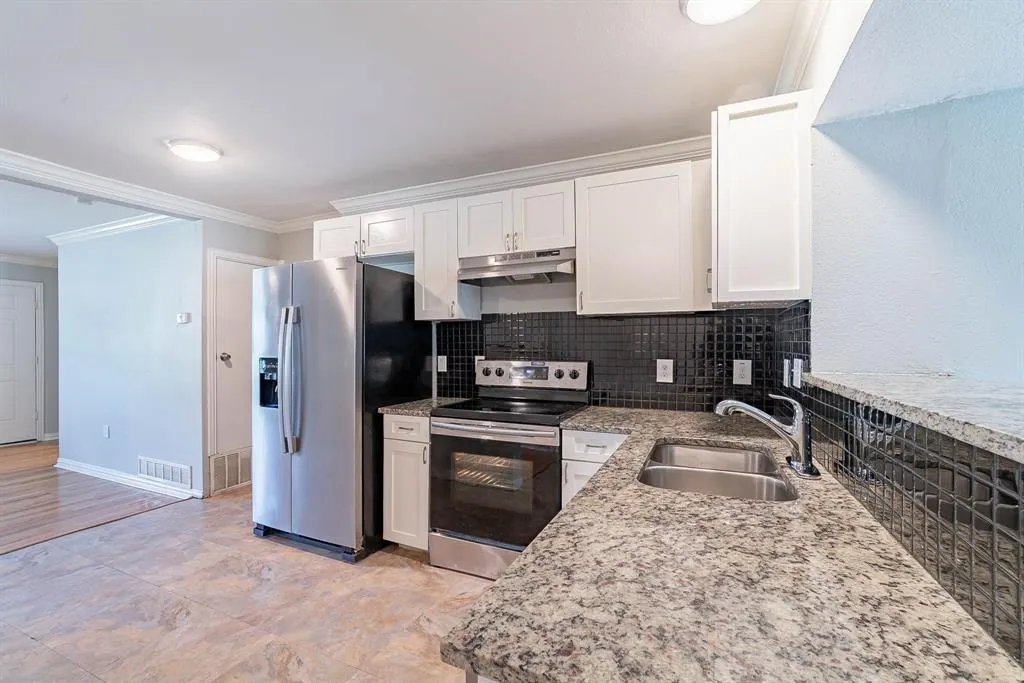 10033 Casa Oaks Drive