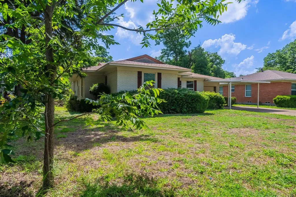 10033 Casa Oaks Drive