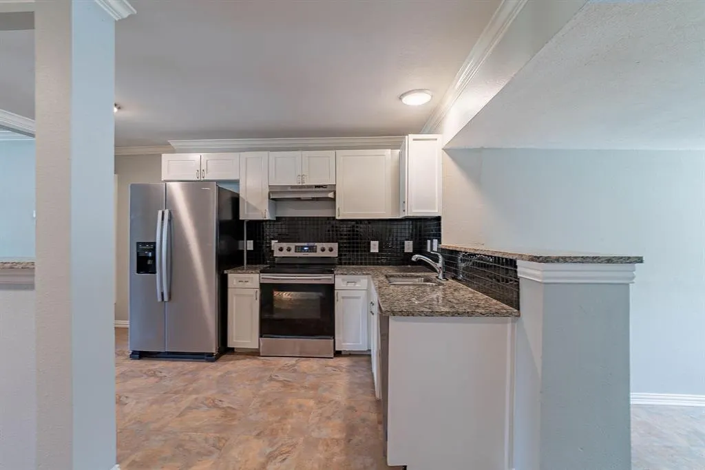 10033 Casa Oaks Drive