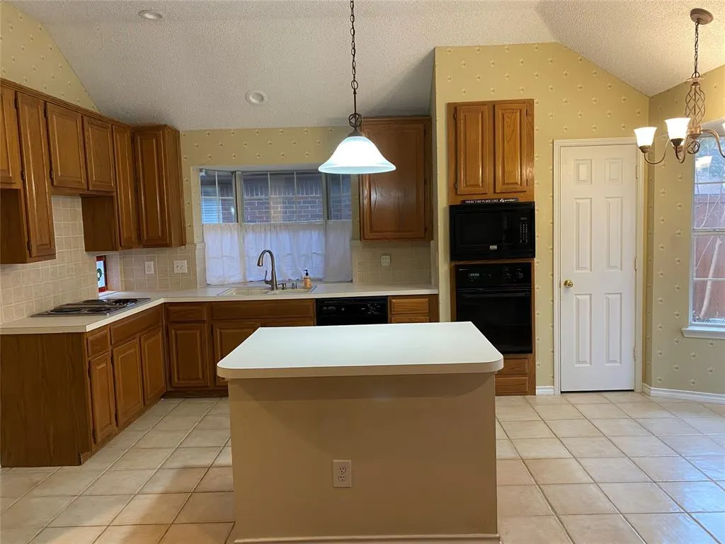 2213 Green Hill Drive