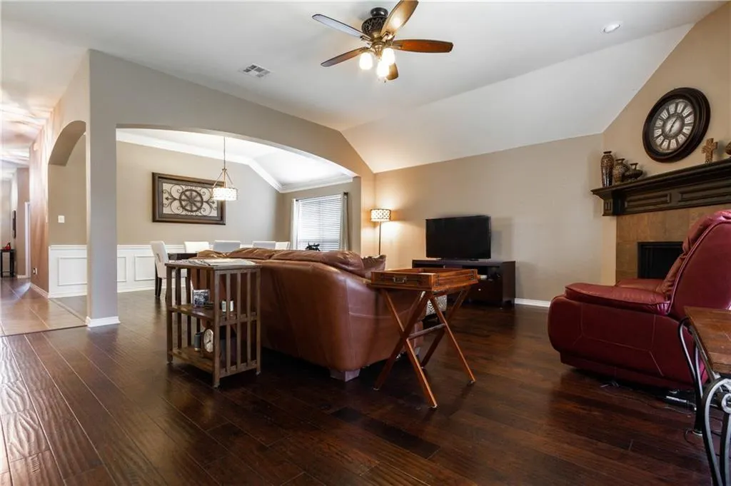 7813 Loma Alta Trail
