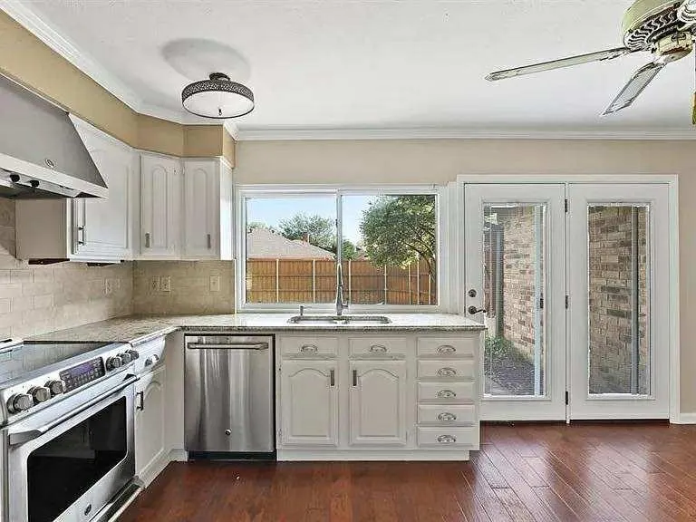 4653 Ringgold Lane