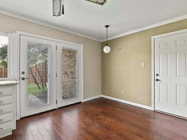 4653 Ringgold Lane
