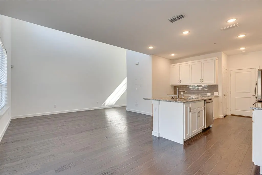 2725 Splendor Drive