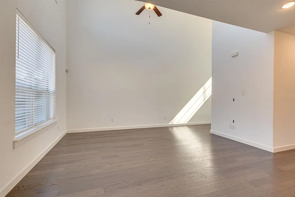 2725 Splendor Drive
