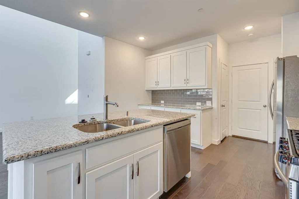 2725 Splendor Drive