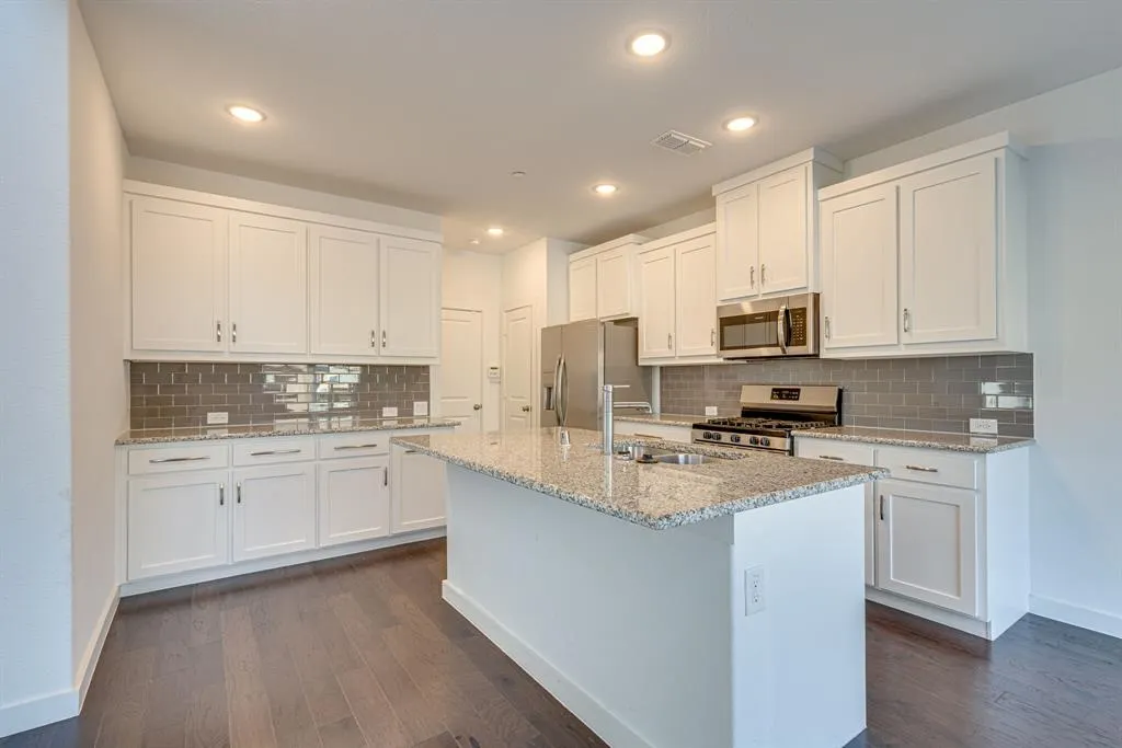 2725 Splendor Drive