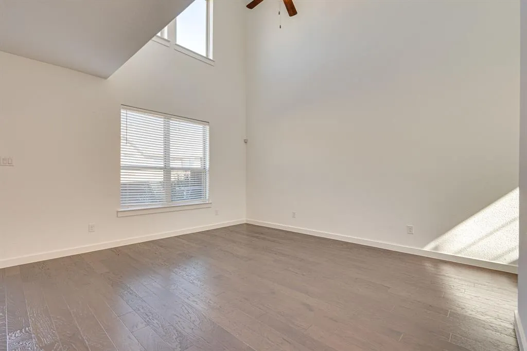 2725 Splendor Drive