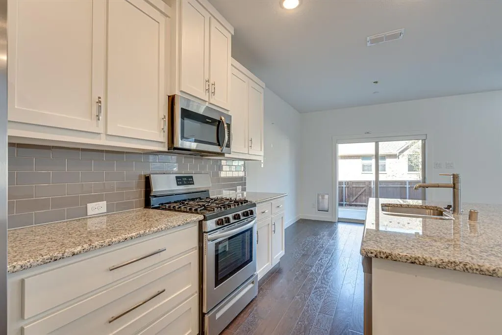 2725 Splendor Drive