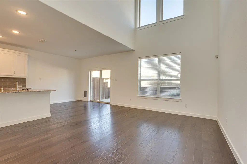 2725 Splendor Drive