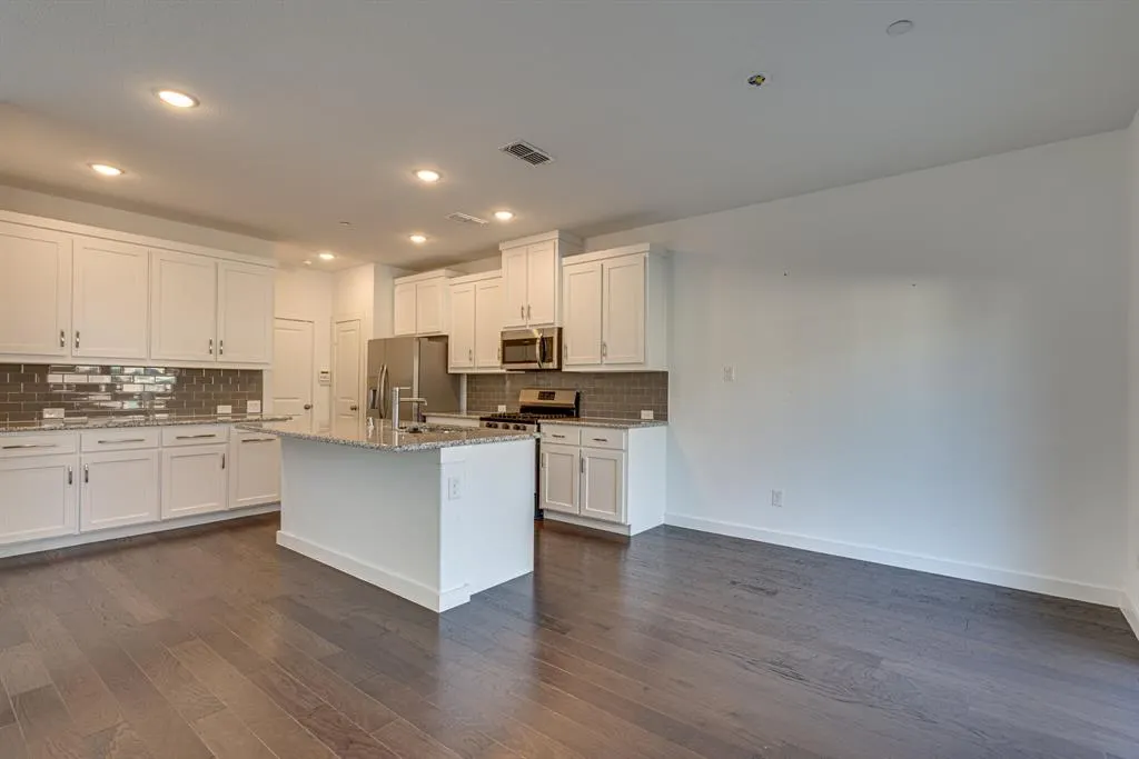 2725 Splendor Drive