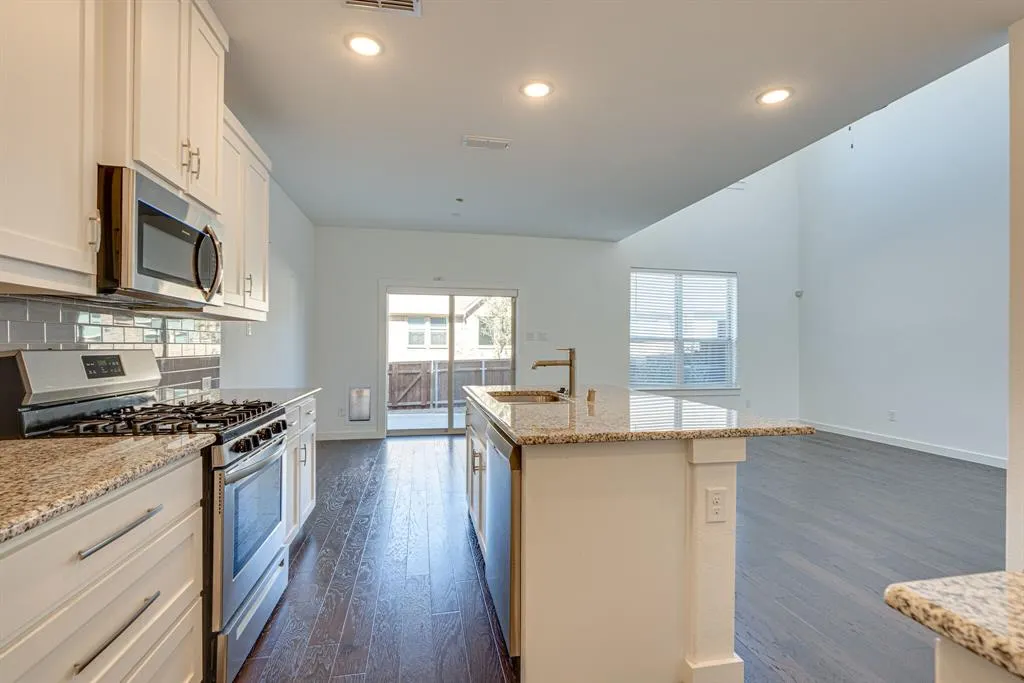 2725 Splendor Drive