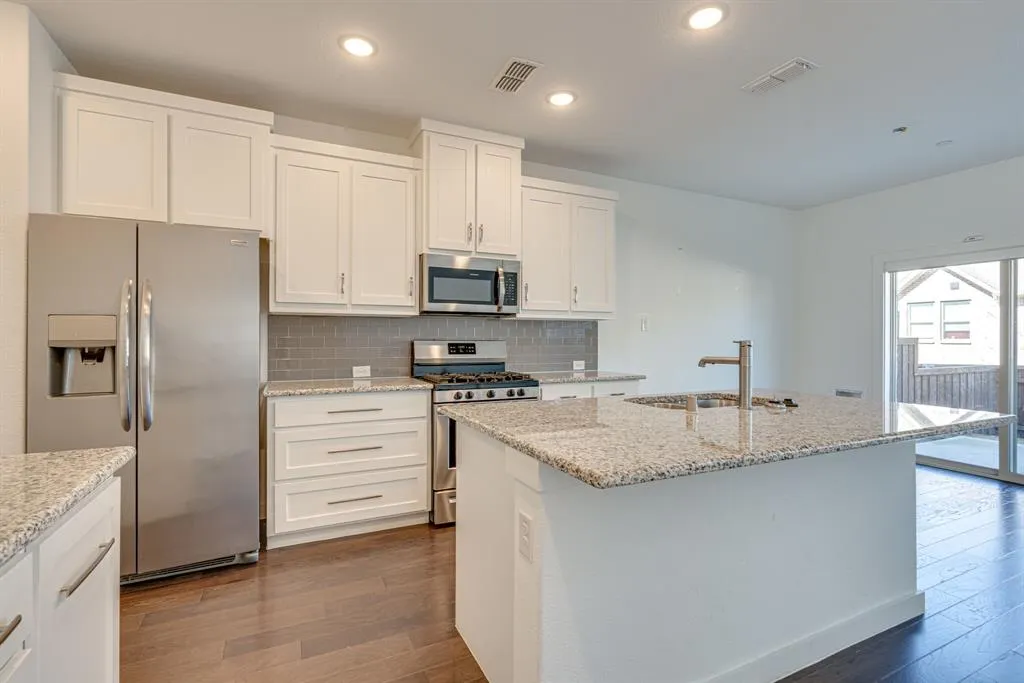 2725 Splendor Drive
