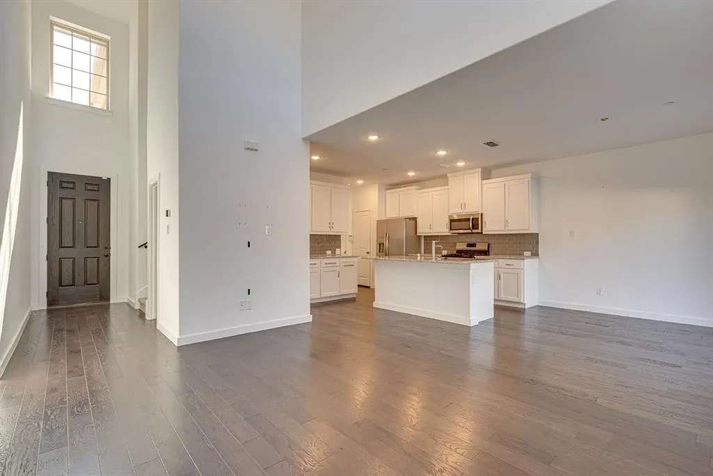 2725 Splendor Drive