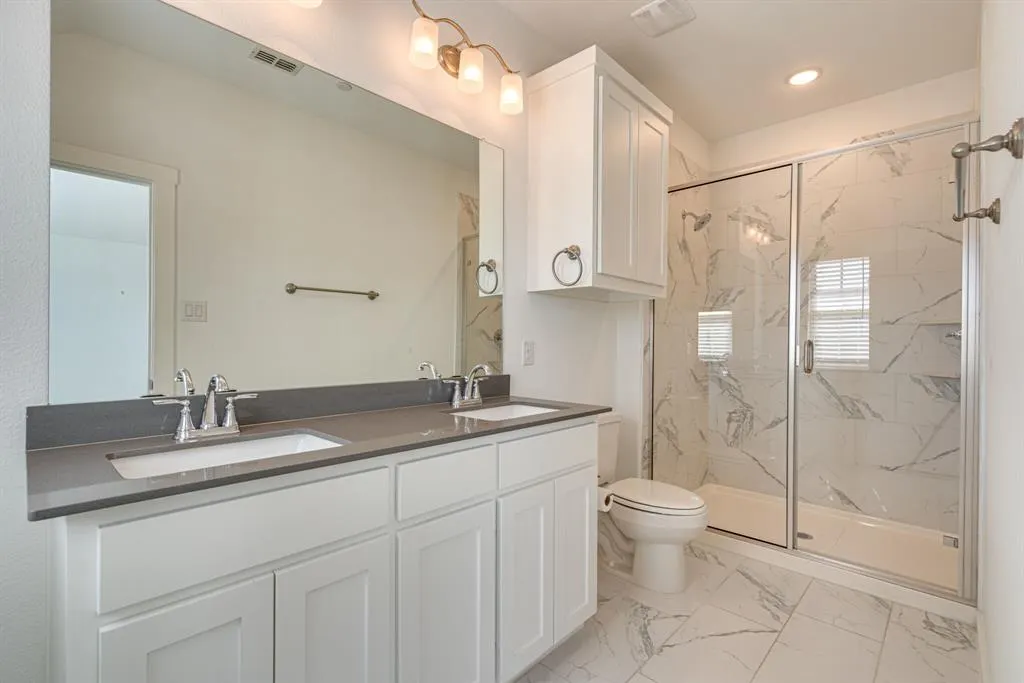 2725 Splendor Drive