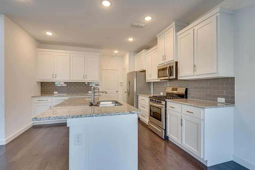 2725 Splendor Drive