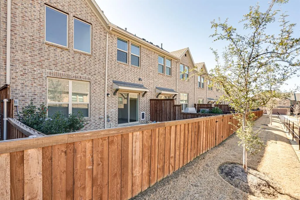2725 Splendor Drive