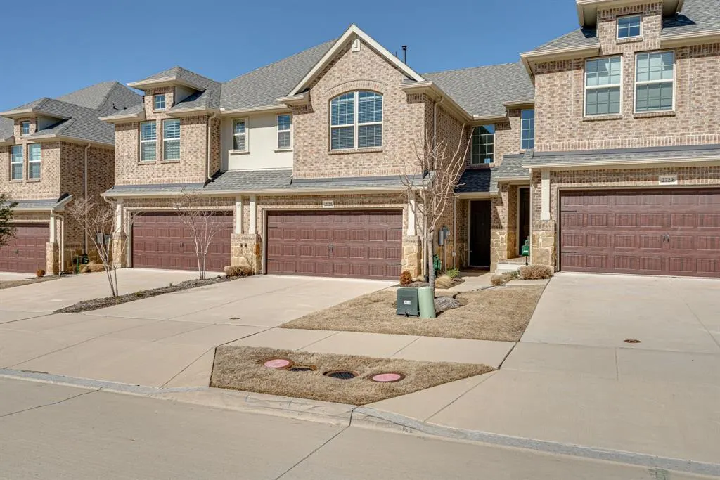 2725 Splendor Drive