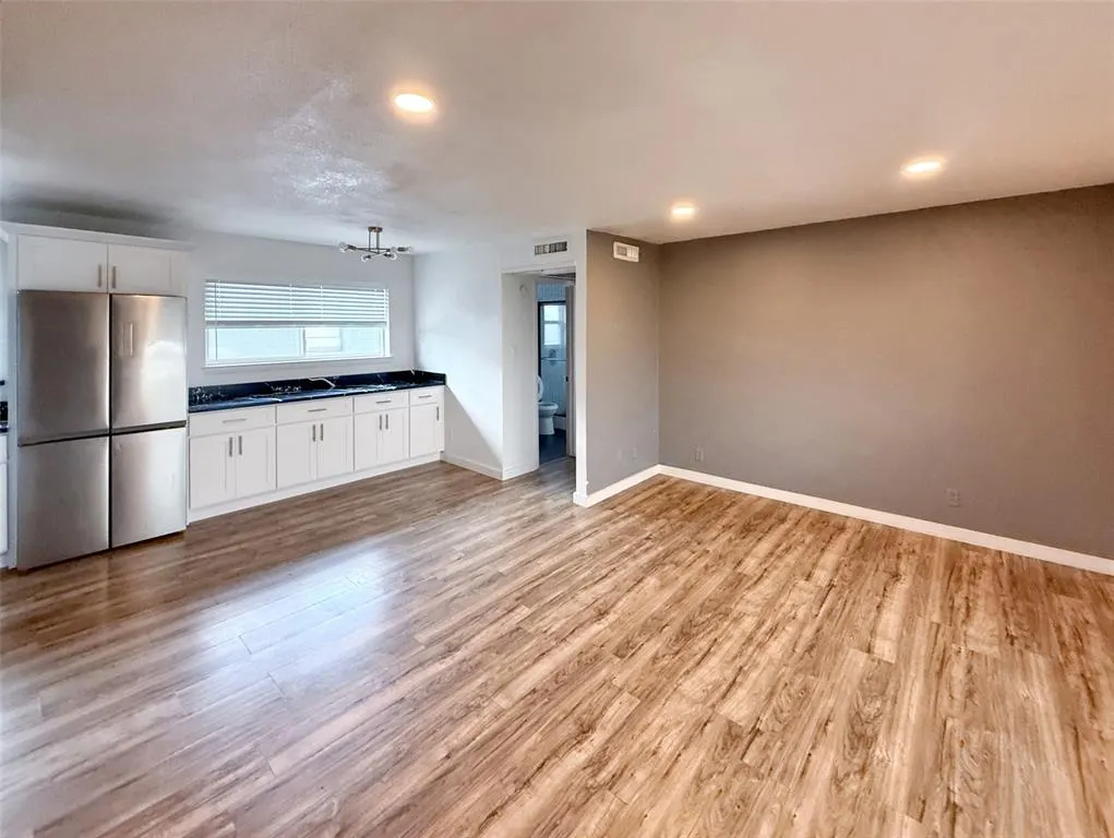 4811 Live Oak Street, #202