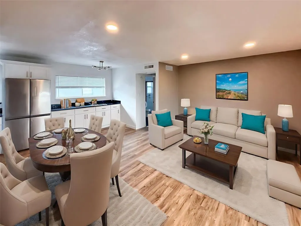 4811 Live Oak Street, #202